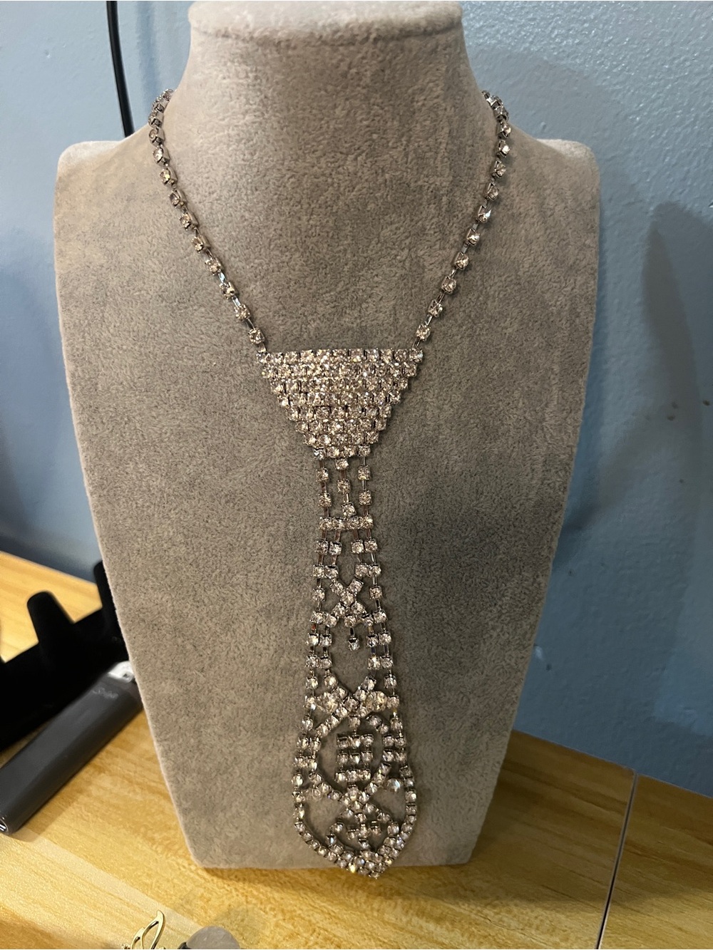 Rhinestone Tie Necklace